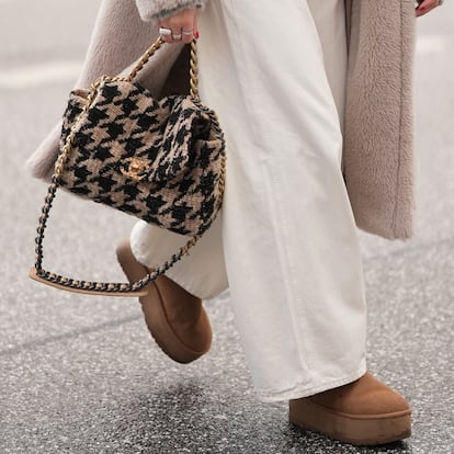 Artículo de Papallones Escaparate sobre botas de invierno para mujer.