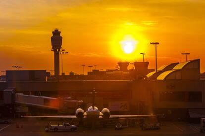 El aeropuerto de Atlanta es la principal base de operaciones de Delta Air Lines, la segunda compañía aérea más importante del mundo con casi 180 millones de pasajeros transportados cada año.