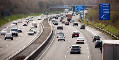Coches circulando por una autovía en Hannover el pasado diciembre.