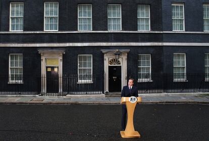 El primer ministro británico, David Cameron, ha comparecido ante Downing Street tras la victoria del no en la consulta escocesa. Cameron ha abierto la puerta a reformar todo el sistema autonómico británico.
