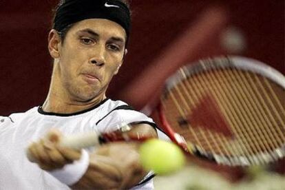 Verdasco, durante su partido ante Jonas Bjorkman.