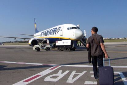 Ryanair is threatening to cancel half of its flights to Girona airport.