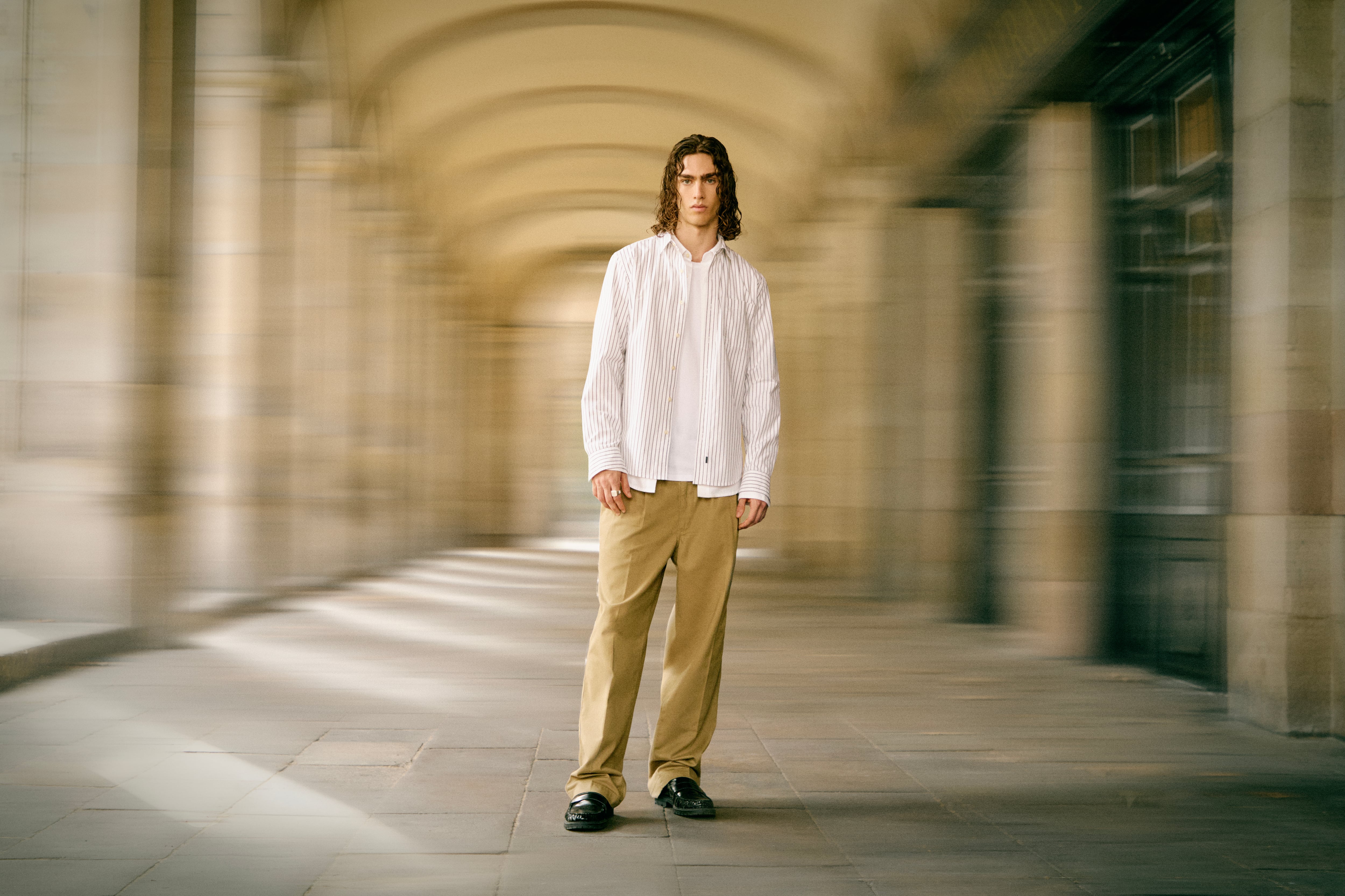 El propósito de Dockers es que los chinos se muevan con nosotros, algo que ha conseguido apostando por diseños y tejidos capaces de responder a las exigencias de la vida moderna.
