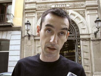 Jaume d'Urgell, frente al Ateneo de Madrid en octubre de 2007.