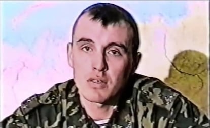 Denís Serguéiev, en una imagen de 1999 tomada del documental 'The battle for Alilen'.