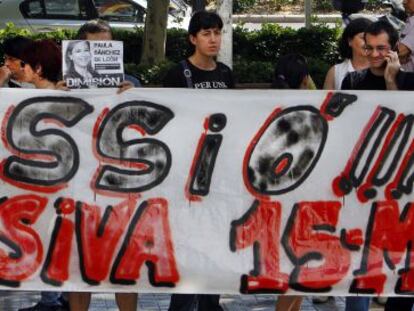 Concentración frente a los juzgados de Valencia en apoyo a los acusados por desórdenes públicos durante las protestas de febrero.