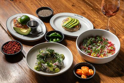 Tostada de ceviche seco, tostada de camarón, aguachile tatemado y ceviche de pescado