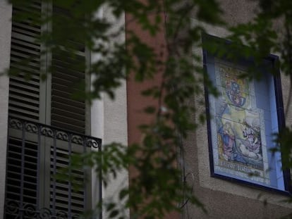 Una imagen de la Virgen de la Asunci&oacute;n colocada en 1952 por la Comisi&oacute;n de Fiestas Verdi de Baix.