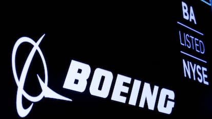 El logo de Boeing, en una pantalla de la Bolsa de Nueva York en 2019.