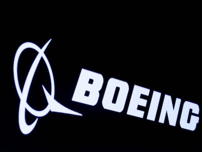 El logo de Boeing, en una pantalla de la Bolsa de Nueva York en 2019.