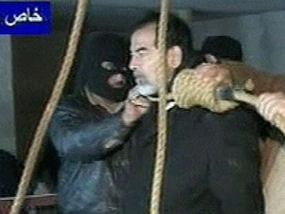 Primeras imágenes de la ejecución de Sadam, ofrecidas por la televisión estatal Al Iraquiya.