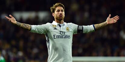 Sergio Ramos celebra su gol al Betis.