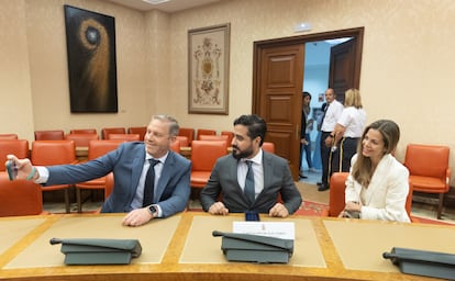 Alvise Pérez, junto a Nora Junco y Diego Solier, en una imagen de archivo. 