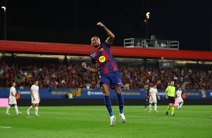 Raphinha celebra uno de sus goles en el Johan Cruyff.