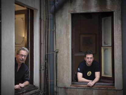 Jordi Canal (izquierda) y Àlex Martín Escribà, autores del ensayo 'Trets per totes bandes'.