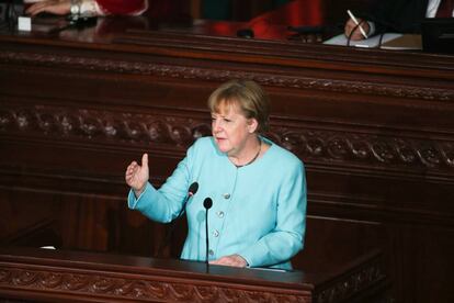 Angela Merkel durante su intervenci&oacute;n en el Parlamento de T&uacute;nez