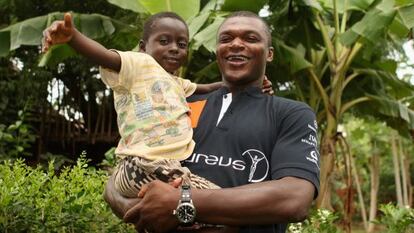 Desailly, durante una visita a un proyecto de la Fundación Laureus en Brasil.