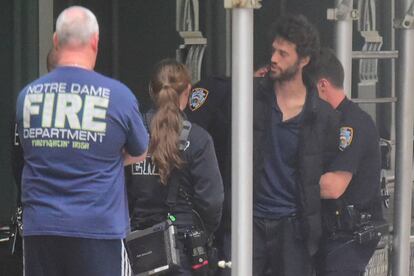 La policía detiene al sospechoso en las inmediaciones de la casa de Taylor Swift.