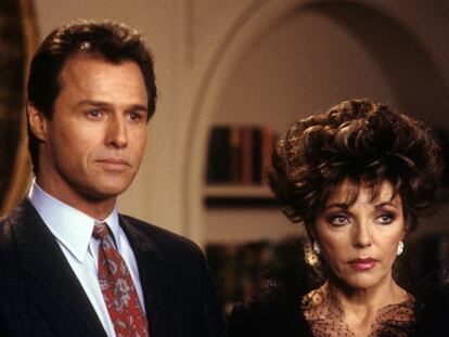 Michael Nader y Joan Collins en 'Dinastía'