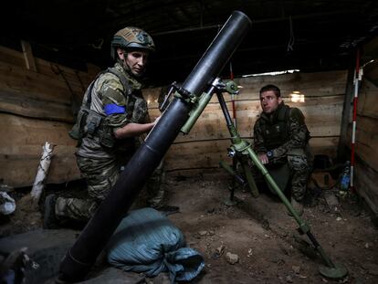 Ukrainian service members prepare a mortar at their position near a frontline, amid Russia's attack on Ukraine, in Zaporizhzhia region, Ukraine, on September 4, 2023.