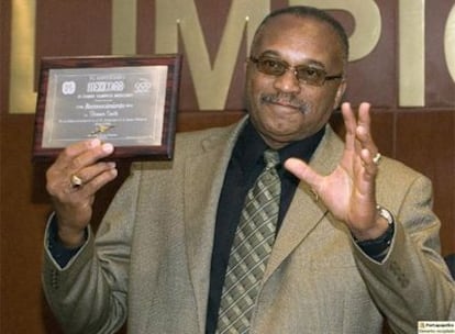 Tommie Smith, oro en México'68, recoge 40 años despúes la placa en homenaje a su reivindicación