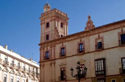 Fachada del hotel Casa de las Cuatro Torres, en Cádiz.