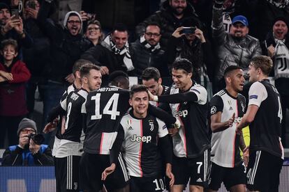 Los jugadores de la Juventus celebran el primer gol. 
