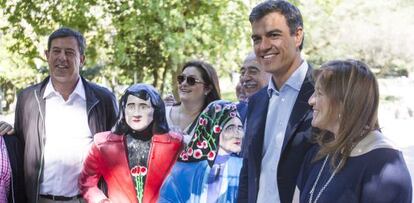 Besteiro y Sánchez, junto a otros dirigentes del PSdeG, en Santiago