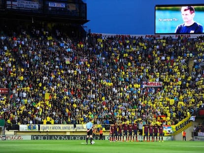 Los jugadores del Bar&ccedil;a, en el minuto de silencio.