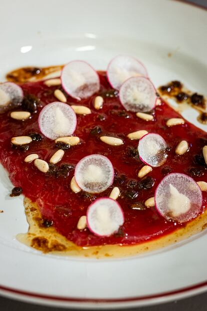 Carpaccio de chuleta rubia gallega madurada 60 días en especies.