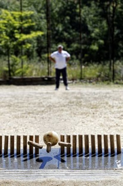 Juego de bolos celta en la Quinta Asturias.