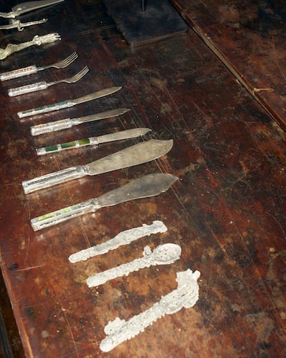 Cuchillos que Gallacher encargó a diferentes artistas para el tercer número de 'Ton'.