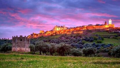 Vista de la muralla de Monsaraz, en el centro del Alentejo.