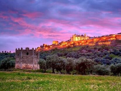 Vista de la muralla de Monsaraz, en el centro del Alentejo.