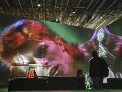 La exposici&oacute;n de David Bowie se inaugura hoy en el DHUB Museo del Dise&ntilde;o. 
