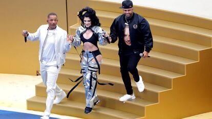 Will Smith, Era Istrefi y Nicky Jam durante la ceremonia de clausura antes del partido Francia - Croacia, final del Mundial de Fútbol de Rusia 2018