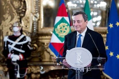 El primer ministro designado Mario Draghi después de haber aceptado el mandato para formar un nuevo Gobierno, tras la renuncia de Giuseppe Conte, el 3 de febrero de 2021 en Roma, Italia.