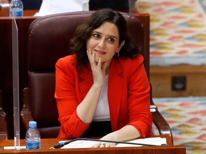La presidenta de la comunidad de Madrid, Isabel Díaz Ayuso, durante la sesión de control del Gobierno madrileño.