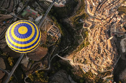 Un globo sobrevuela la Comunidad Valenciana.