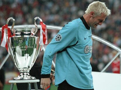 Cañizares llora tras perder la Champions de 2001 contra el Bayern.