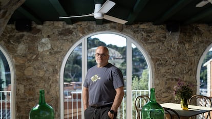 El cocinero Jordi Vilà en el nuevo restaurante Al Kostat del Mar en Begur.