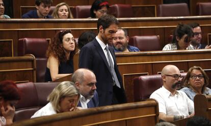 El portavoz de Navarra Suma, Sergio Sayas, antes de su intervención en el debate de investidura, este martes. 