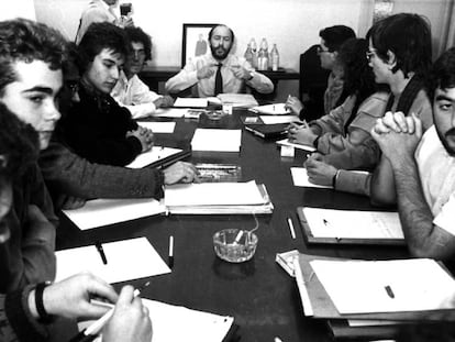 Varios representantes estudiantiles reunidos con Rubalcaba, entonces Secretario de Estado de Educación, el 11 de diciembre 1986.