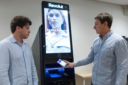 Revolut instalará sus primeros 50 cajeros físicos a nivel mundial en Barcelona y Madrid
