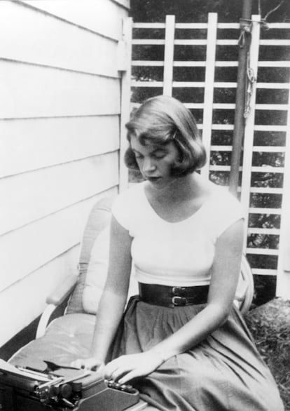 La escritora Sylvia Plath, en 1954.