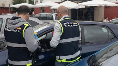 Agentes de policía en Sevilla, en una imagen de archivo.