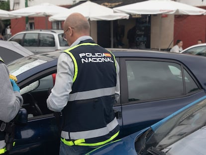 Agentes de policía en Sevilla, en una imagen de archivo.