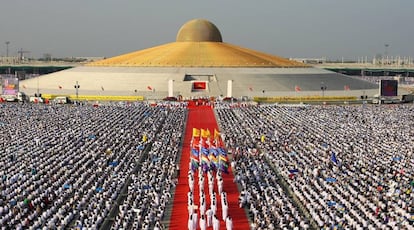 Templo Dhammakaya Cetiya en Tailandia. |