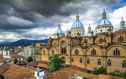 La catedral de la Inmaculada Concepción, en Cuenca (Ecuador).  