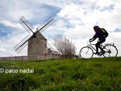 Bicis, Mont St. Michel y viento, mucho viento